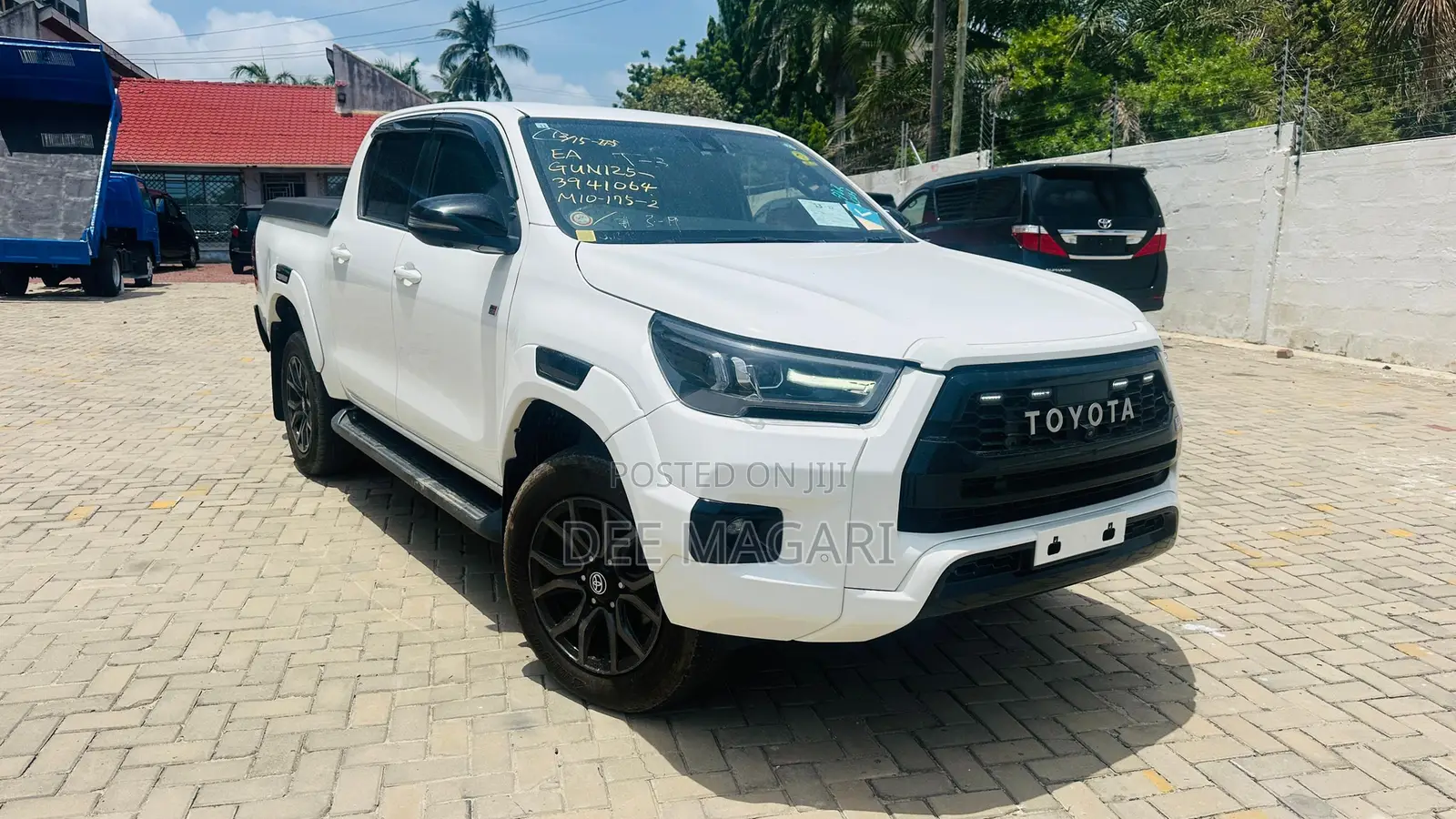 Toyota Hilux 2022 White