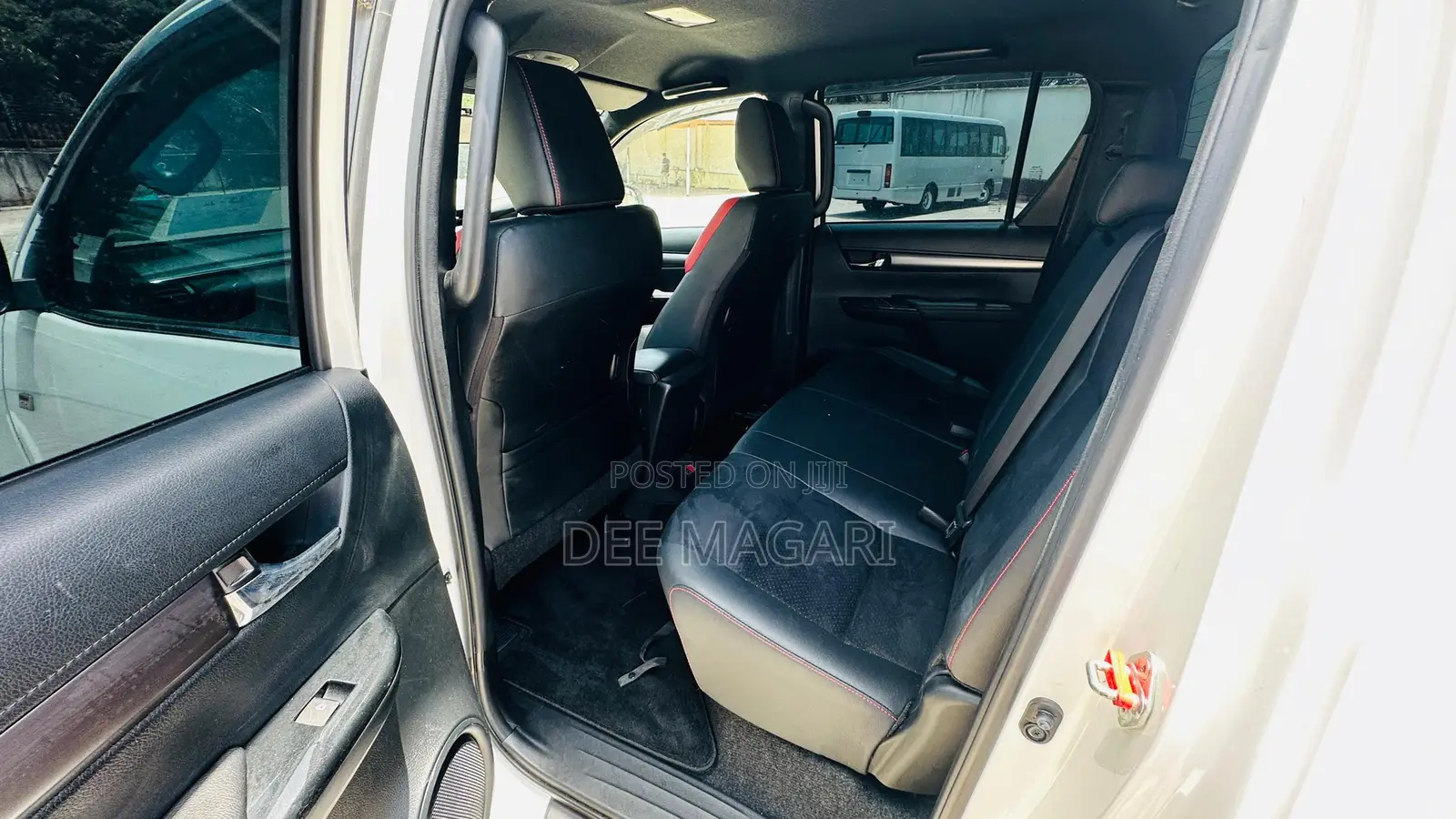Toyota Hilux 2022 White