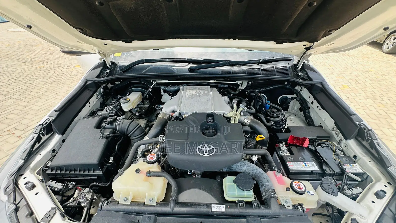 Toyota Hilux 2022 White