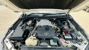Toyota Hilux 2022 White