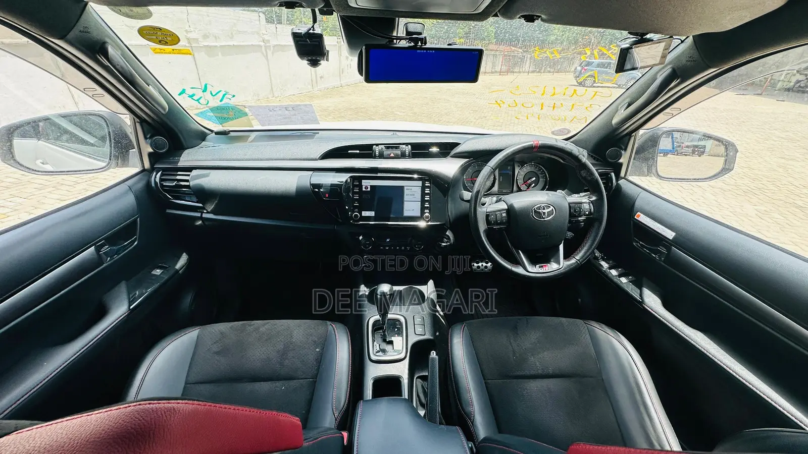 Toyota Hilux 2022 White
