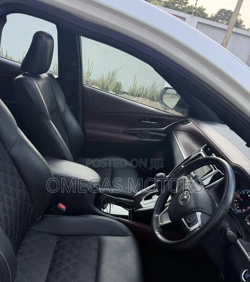 Toyota Harrier 2.0 2014 White