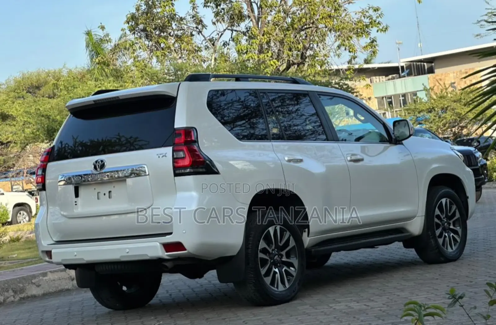 Toyota Land Cruiser Prado 2023 White