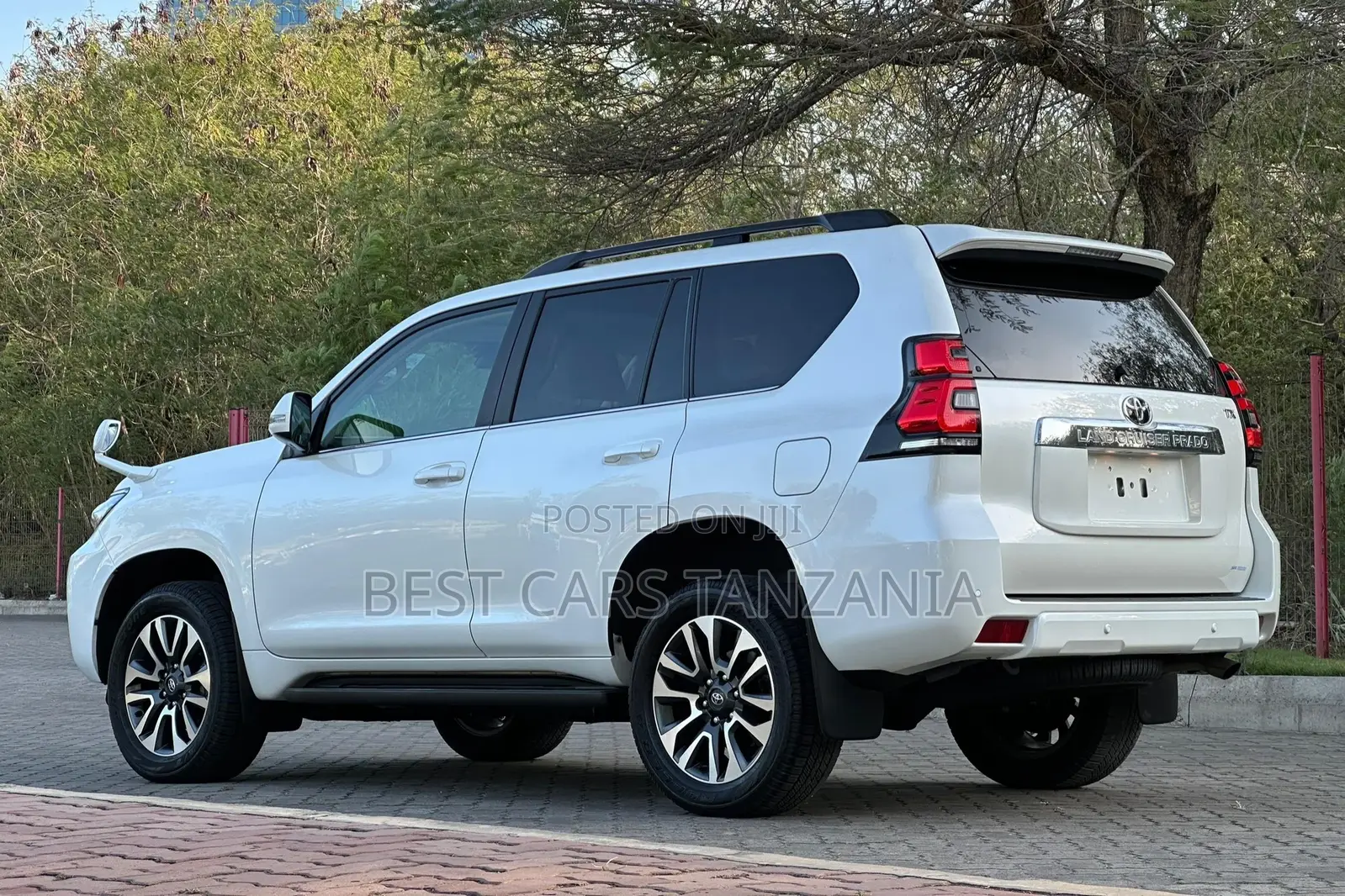 Toyota Land Cruiser Prado 2023 White