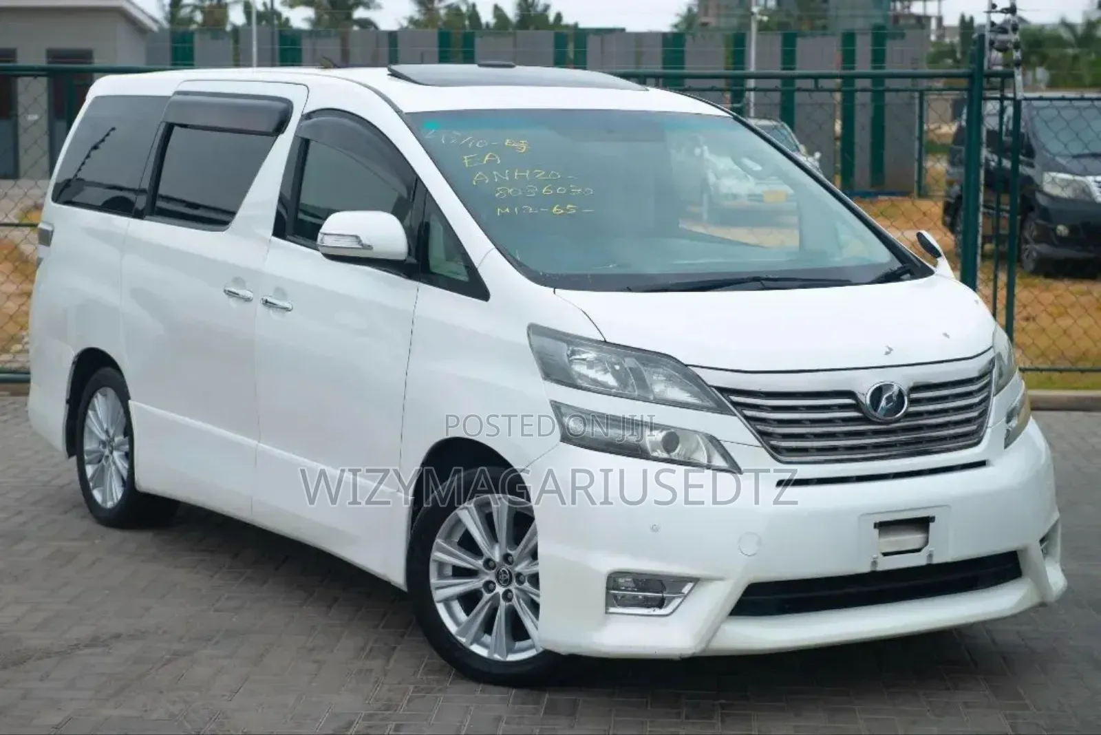 Toyota Vellfire 2009 Off white