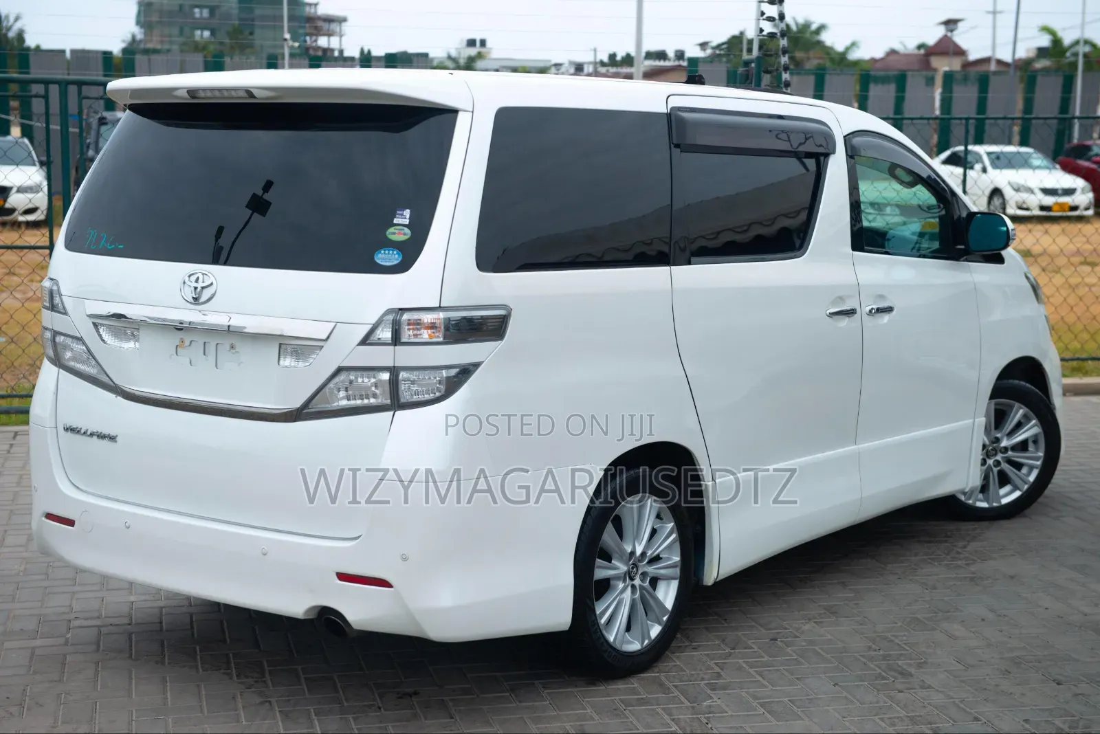 Toyota Vellfire 2009 Off white