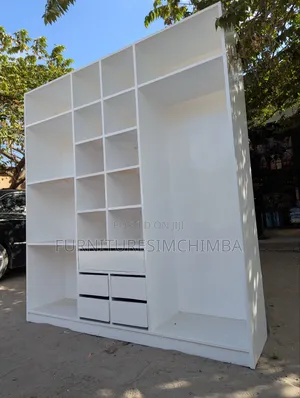 Open Woordroab for Clothes