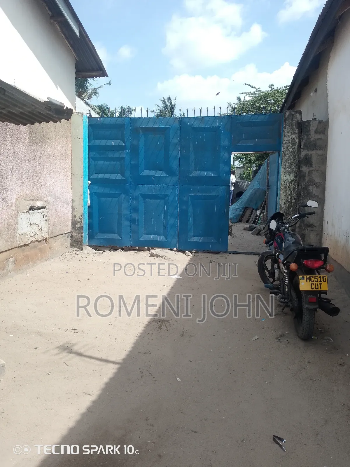 Eneo La Kibiashara Sqmita 2000 Linauzwa Milioni 180 Ukonga Mazizini.
