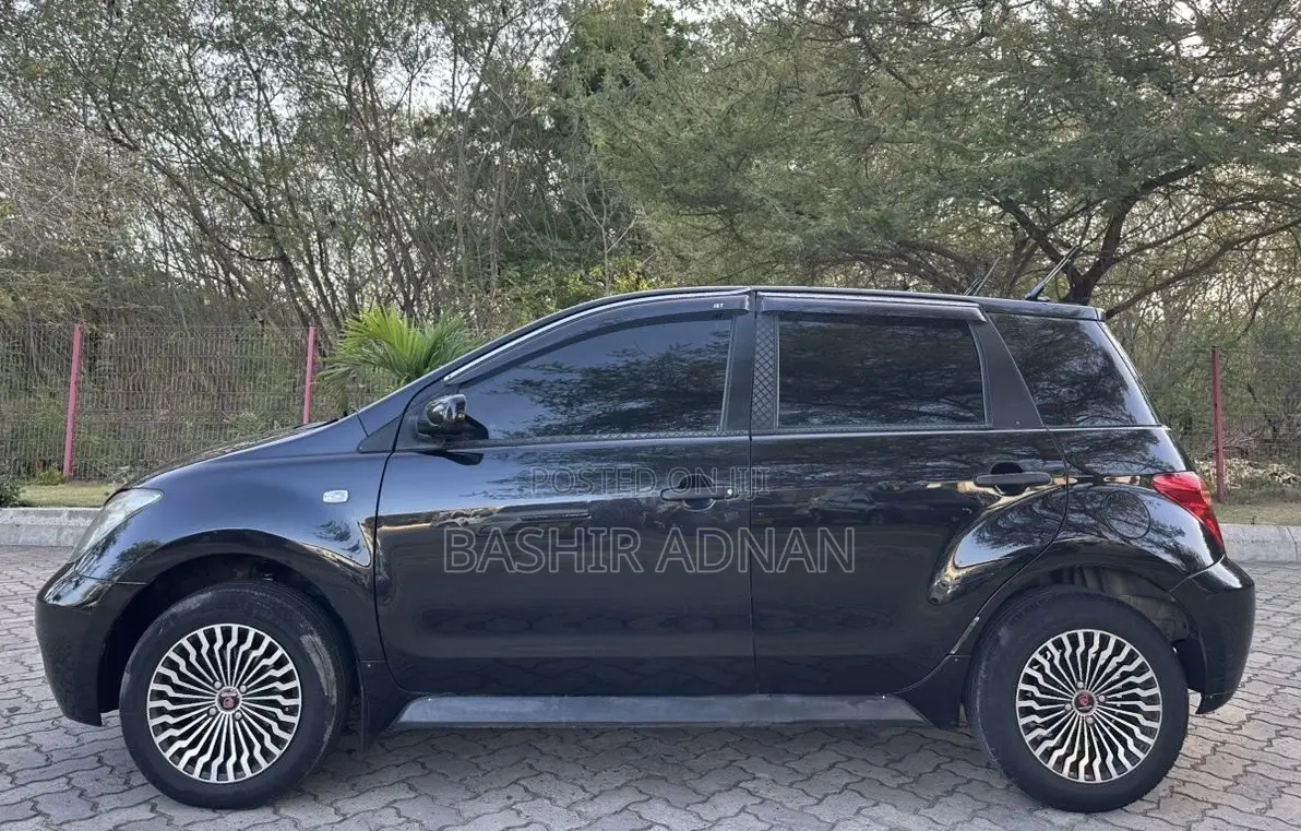 Toyota IST 2004 Black