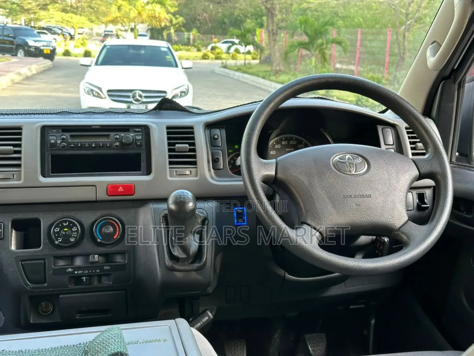 Toyota HiAce 2009 Silver