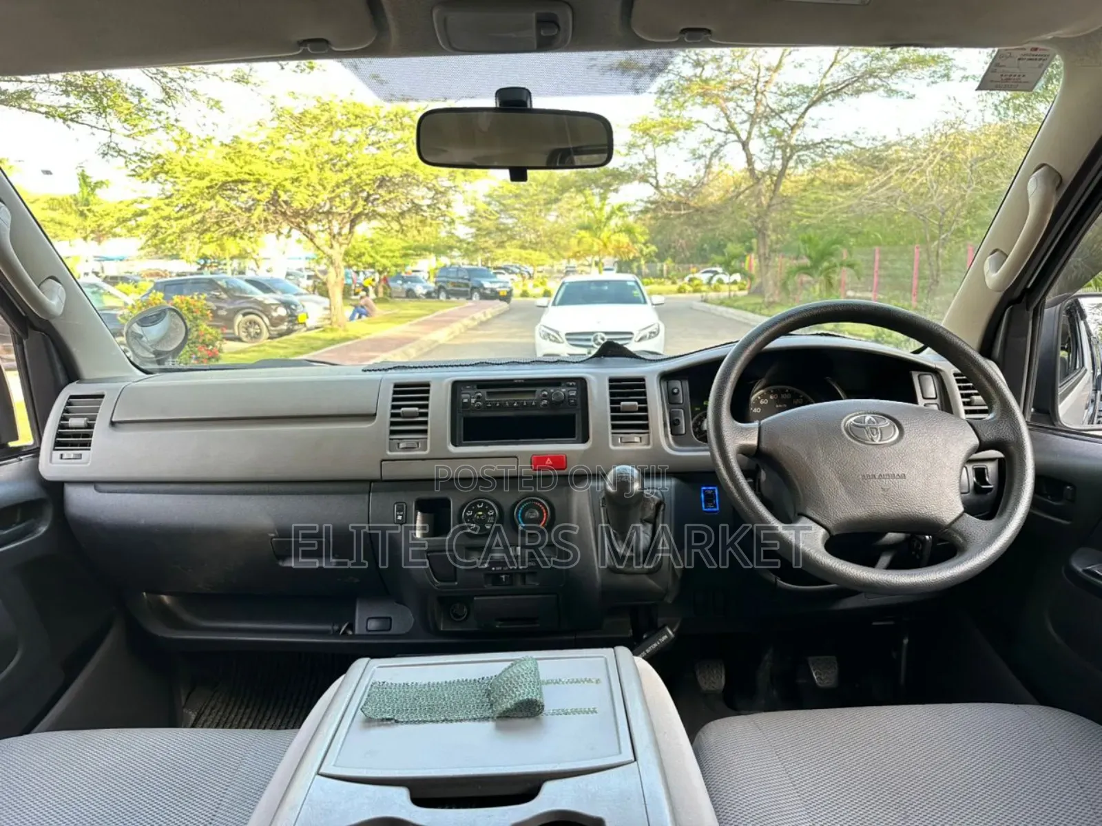 Toyota HiAce 2009 Silver