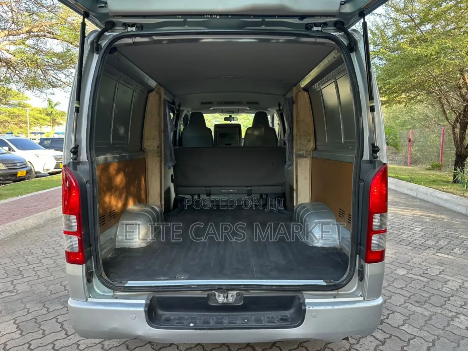 Toyota HiAce 2009 Silver