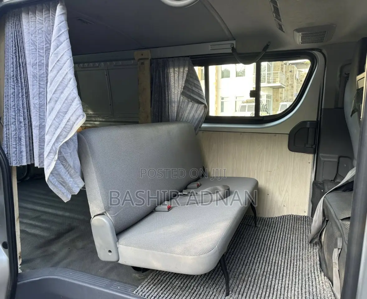 Toyota HiAce 2009 Silver
