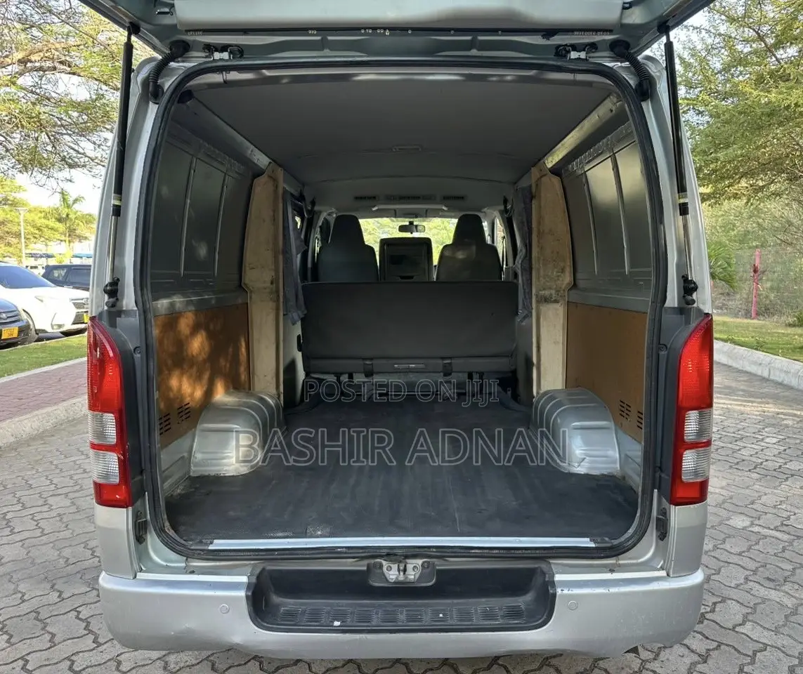 Toyota HiAce 2009 Silver