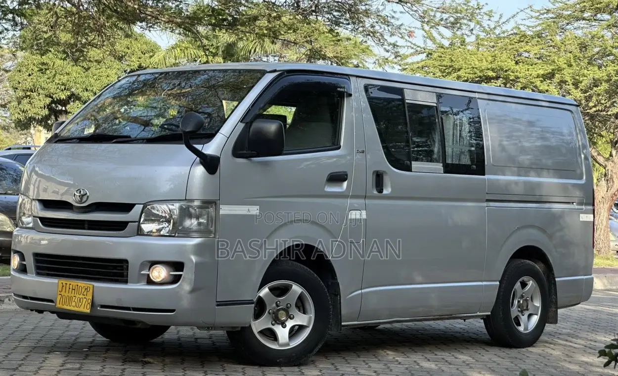 Toyota HiAce 2009 Silver