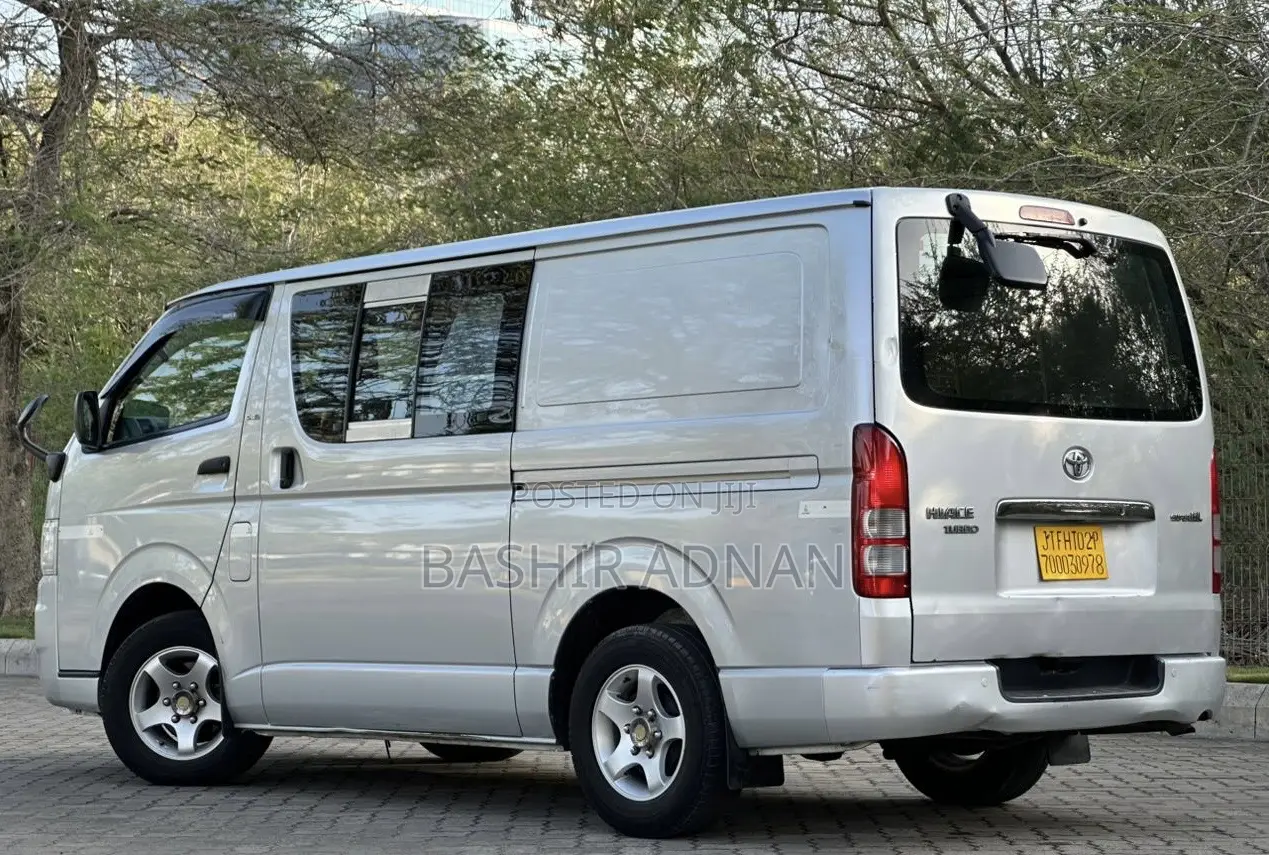 Toyota HiAce 2009 Silver