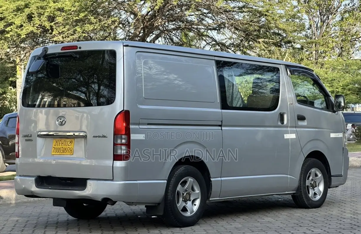 Toyota HiAce 2009 Silver