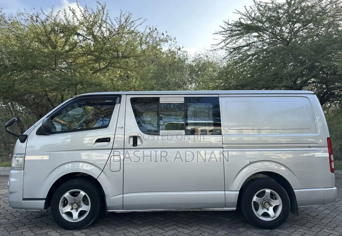 Toyota HiAce 2009 Silver