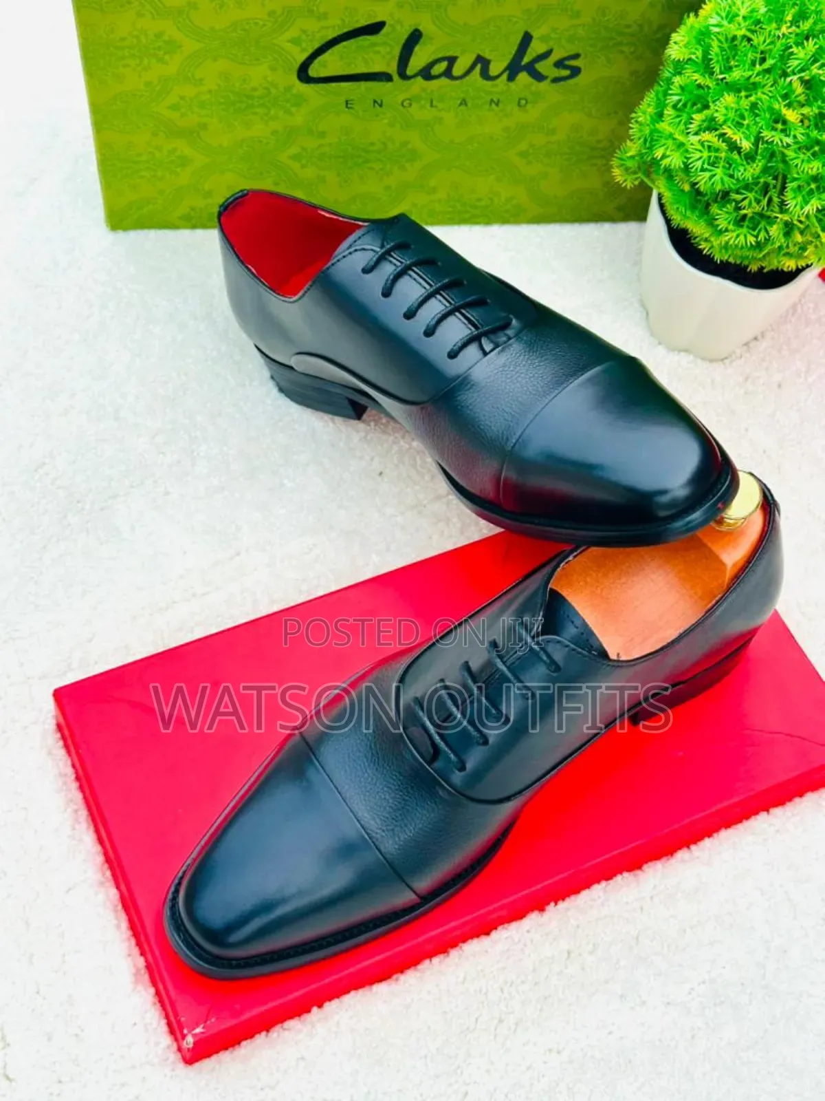 Men's Leather Shoes Officially Very Royal or Kingly