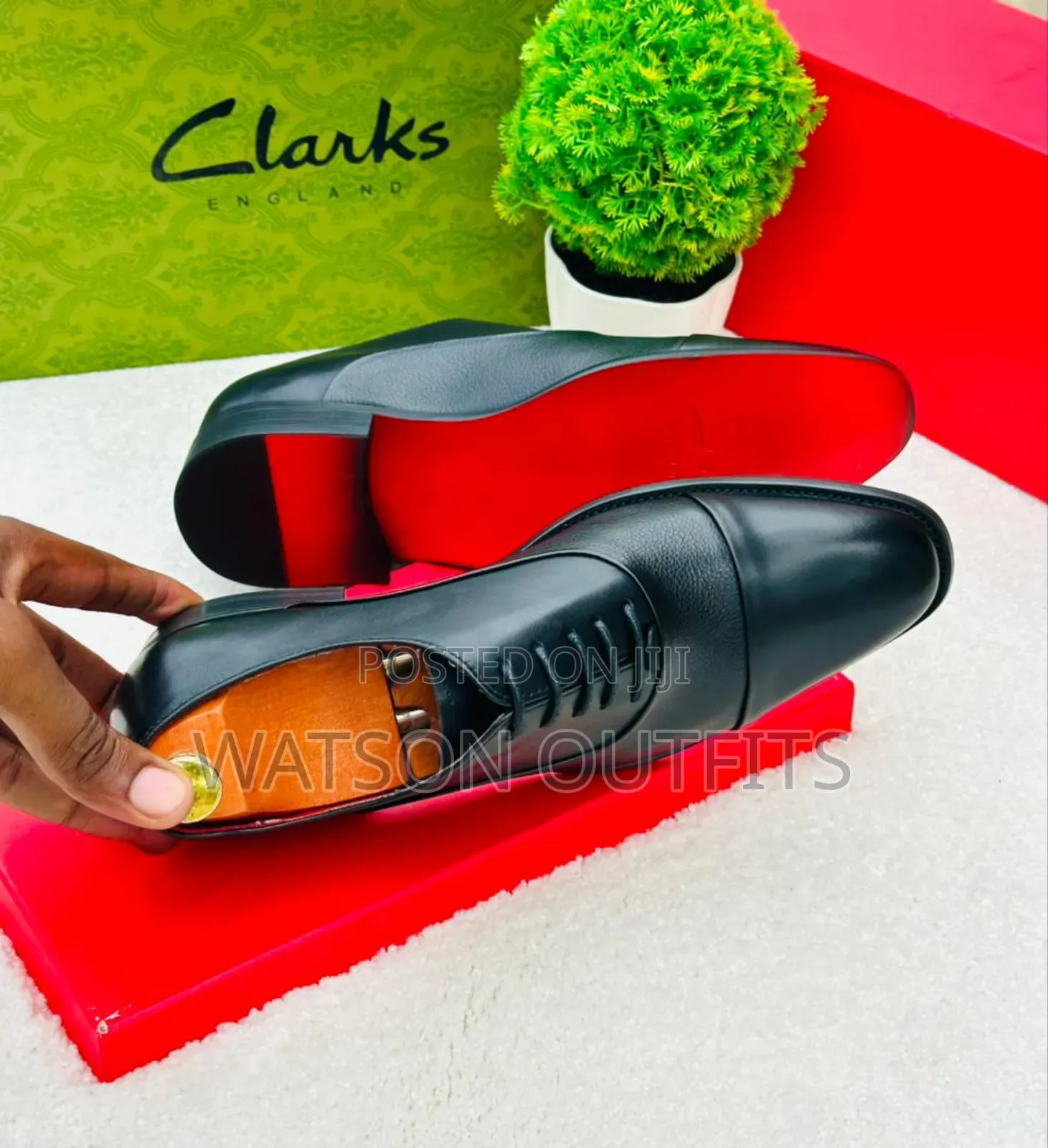 Men's Leather Shoes Officially Very Royal or Kingly
