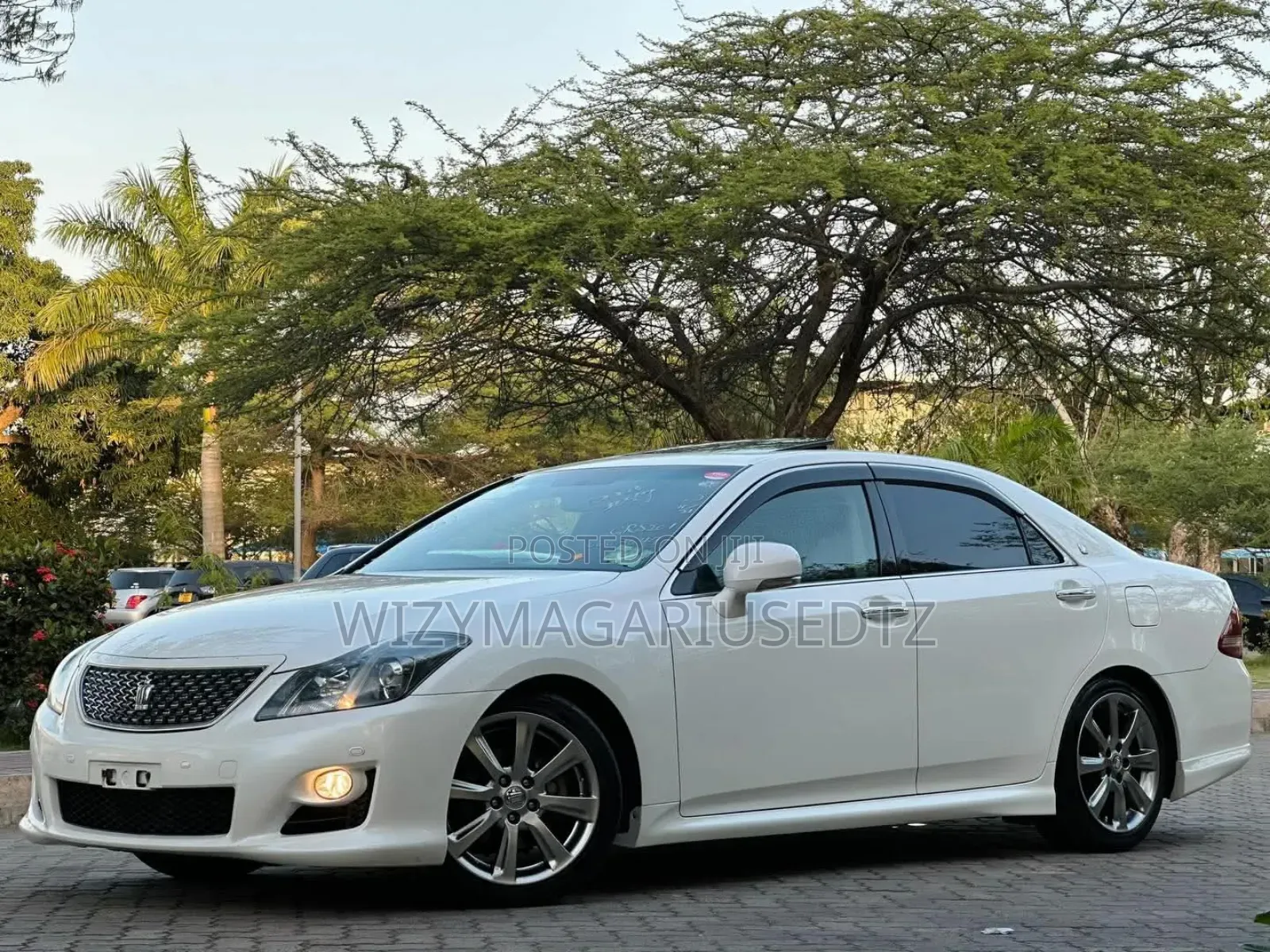 Toyota Crown 2009 Off white