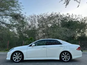 Toyota Crown 2009 Off white