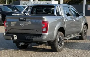 Nissan Navara 2022 Burgundy