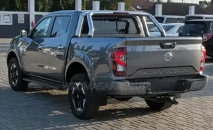 Nissan Navara 2022 Burgundy