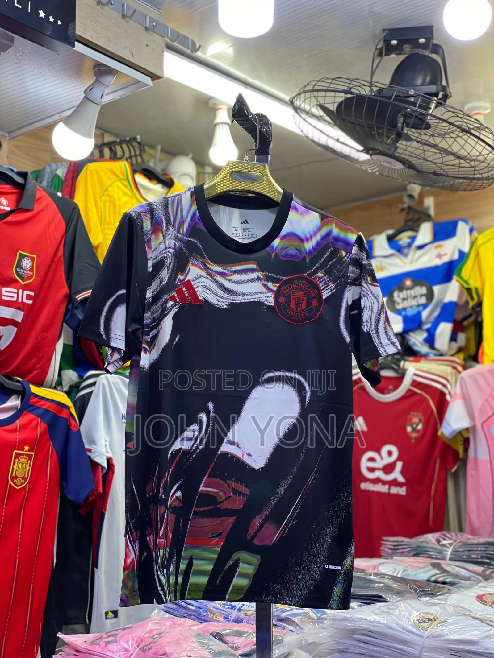 Manchester United 25/26 Pre-Match Jersey in Black