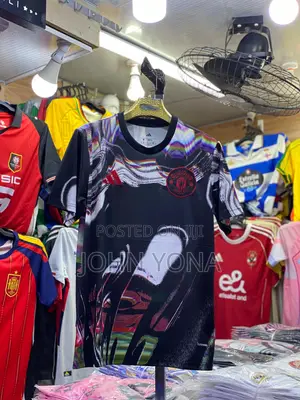 Manchester United 25/26 Pre-Match Jersey in Black