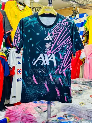 Liverpool Fc 25/26 Pre-Match Football Jersey in Black