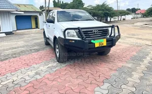 Toyota Hilux 2015 White
