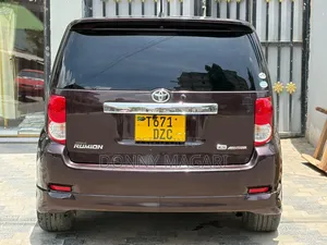 Toyota Corolla Rumion 2010 Black