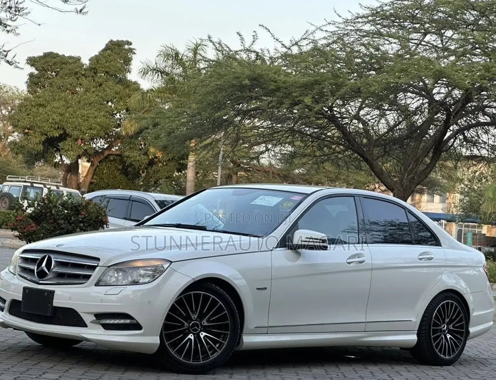 Mercedes-Benz C200 2010 White