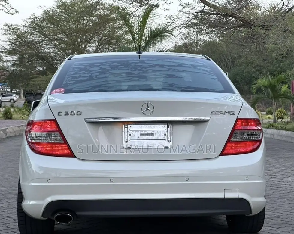 Mercedes-Benz C200 2010 White