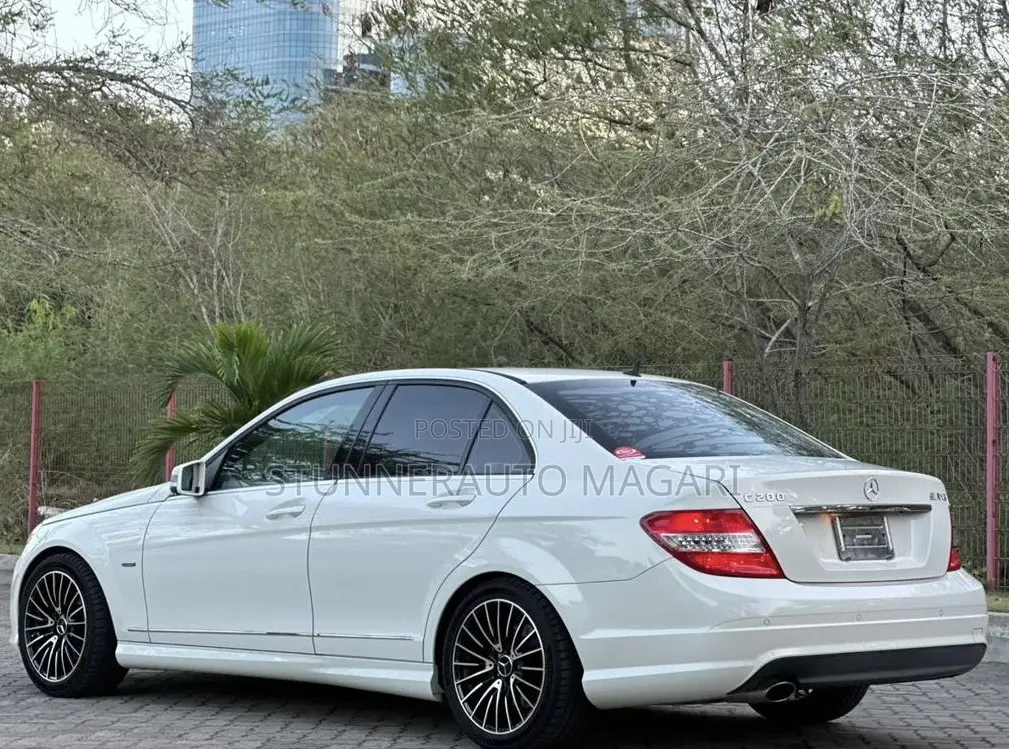 Mercedes-Benz C200 2010 White