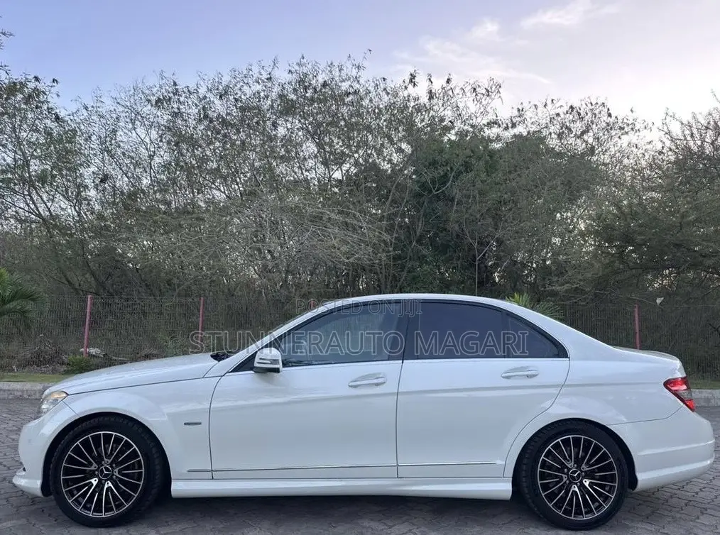 Mercedes-Benz C200 2010 White