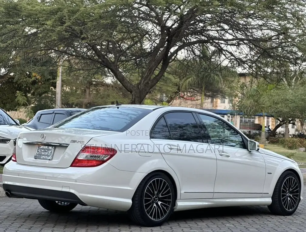Mercedes-Benz C200 2010 White