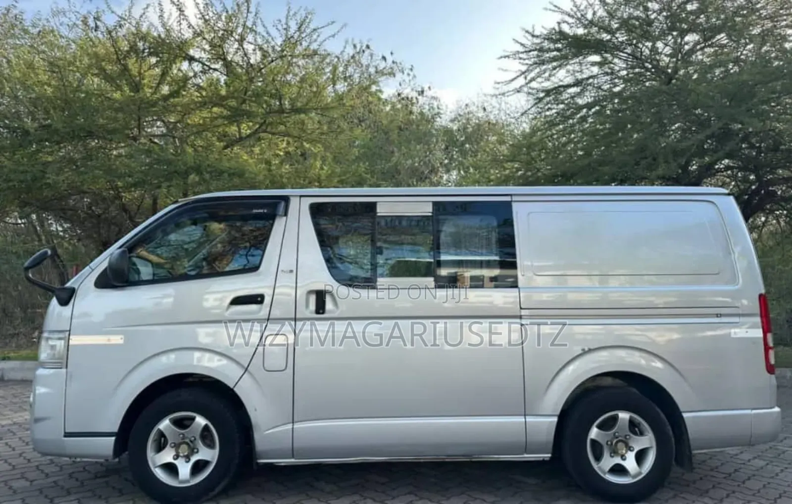 Toyota HiAce 2010 Silver