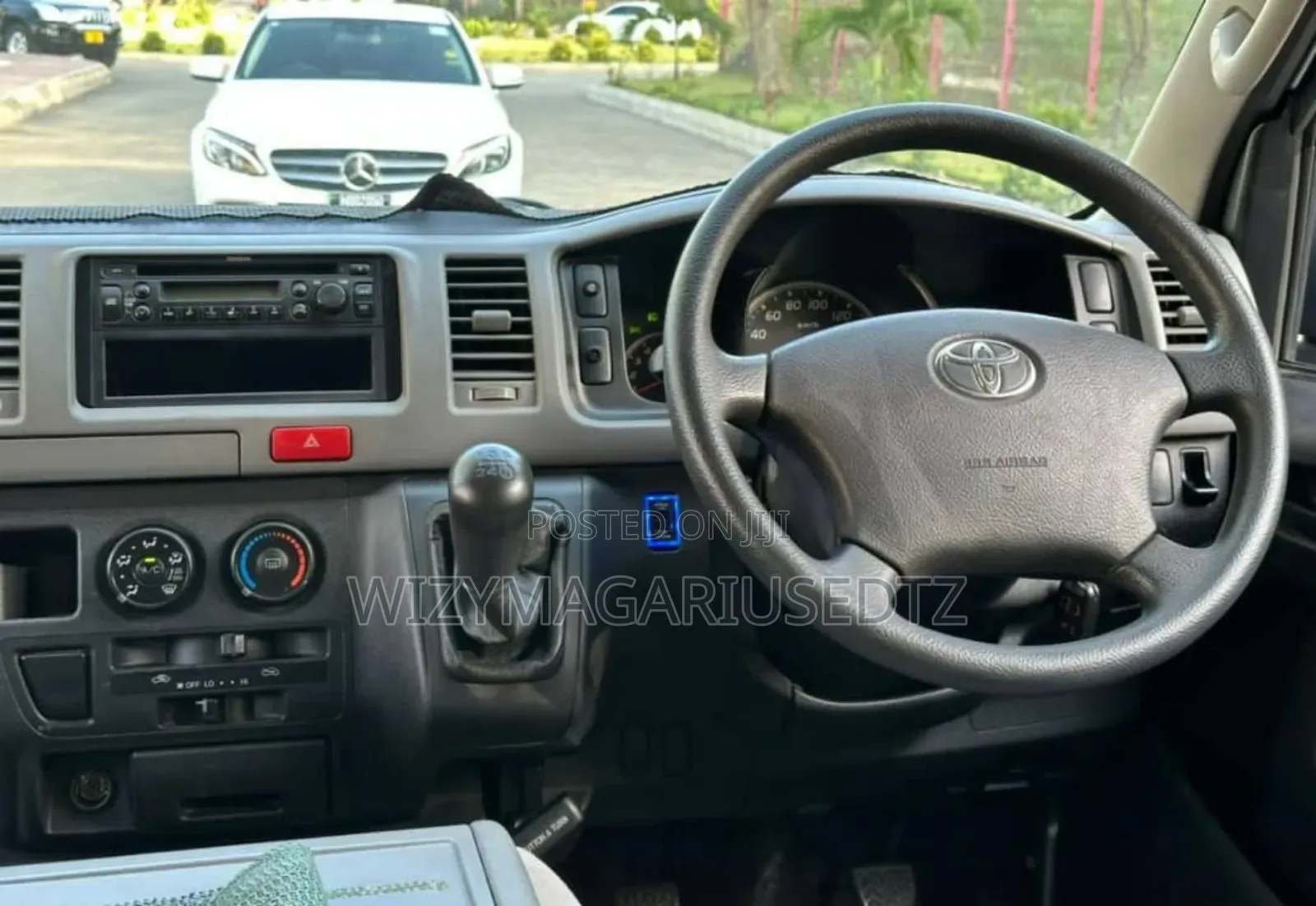 Toyota HiAce 2010 Silver