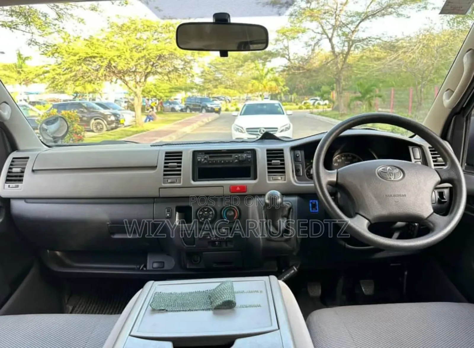 Toyota HiAce 2010 Silver