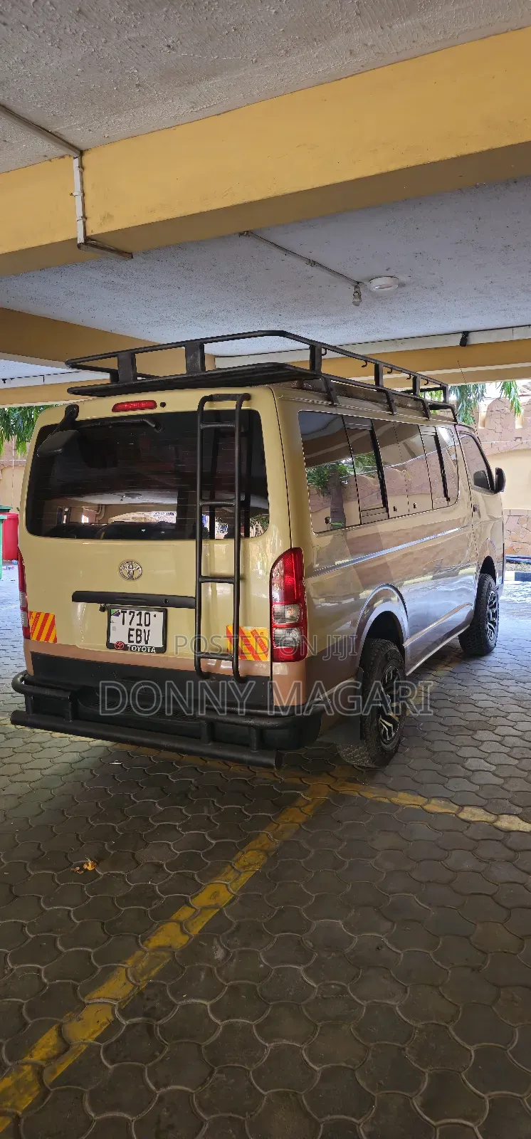 Toyota HiAce 2008 Gold