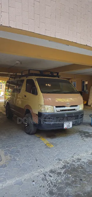 Toyota HiAce 2008 Gold