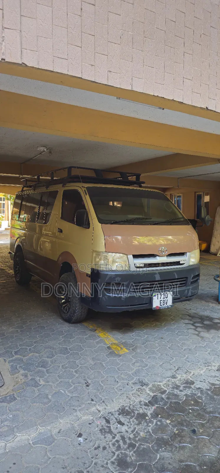 Toyota HiAce 2008 Gold