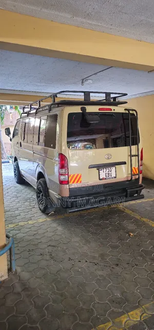 Toyota HiAce 2008 Gold