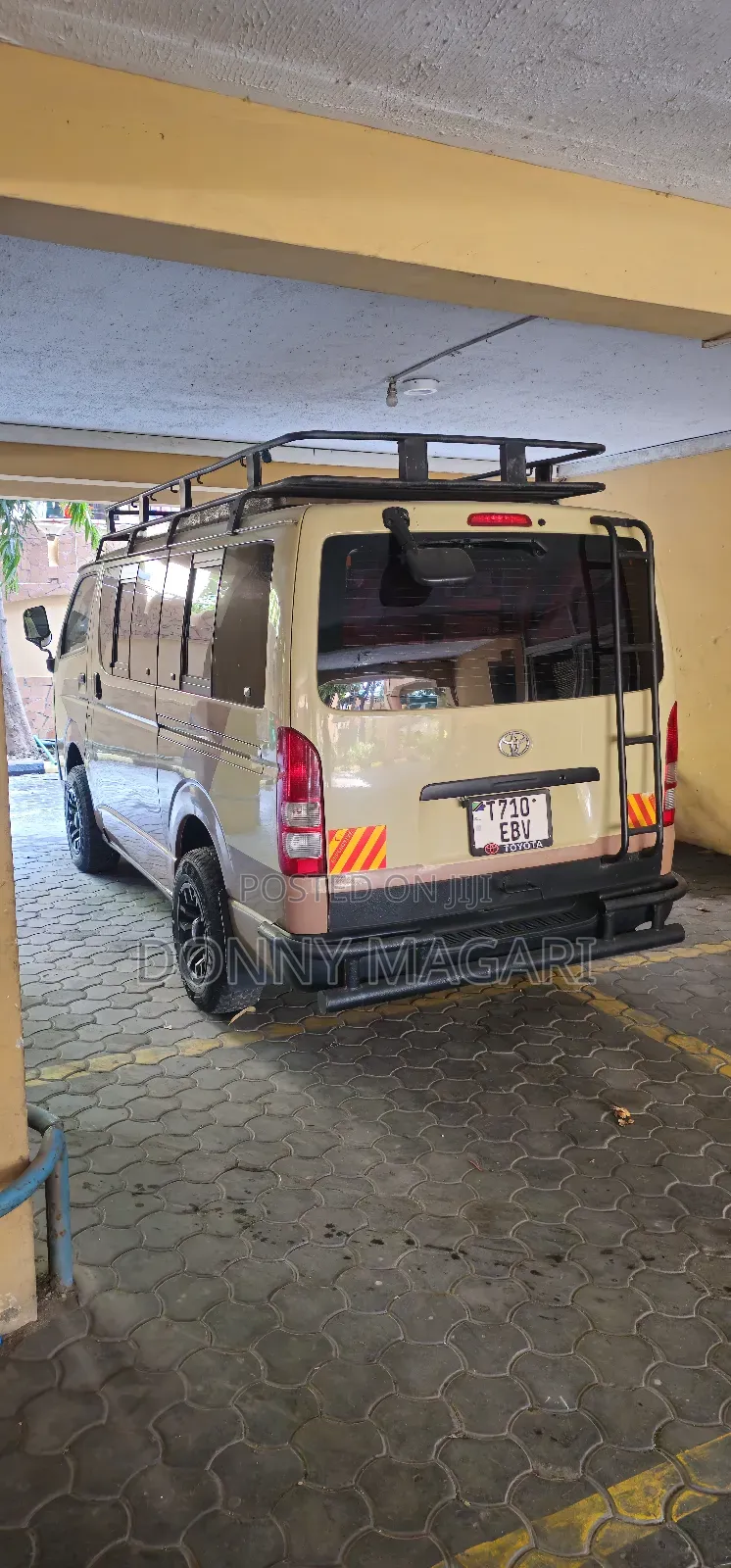 Toyota HiAce 2008 Gold