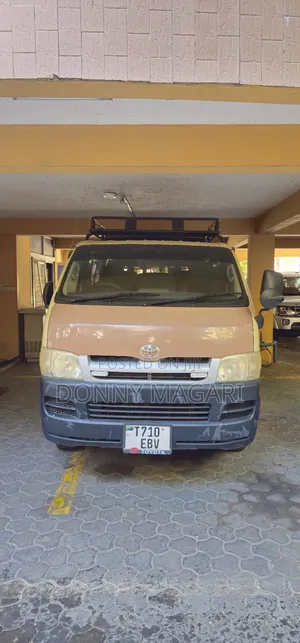 Toyota HiAce 2008 Gold