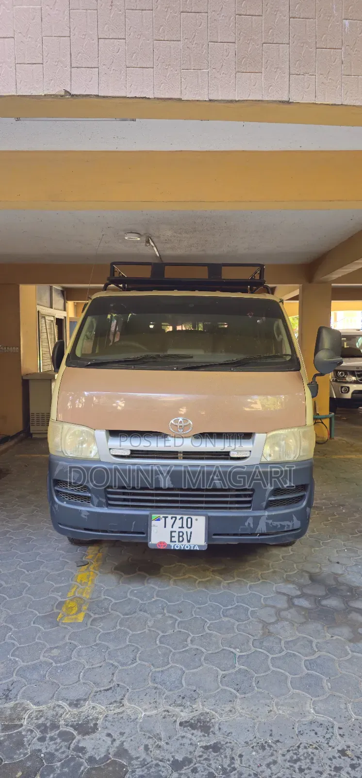 Toyota HiAce 2008 Gold