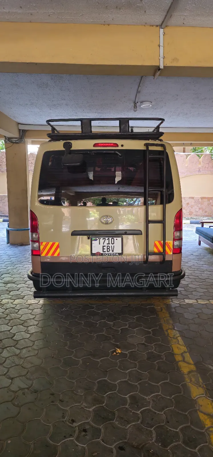 Toyota HiAce 2008 Gold
