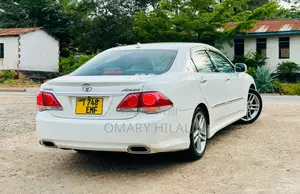Toyota Crown 2010 Pearl
